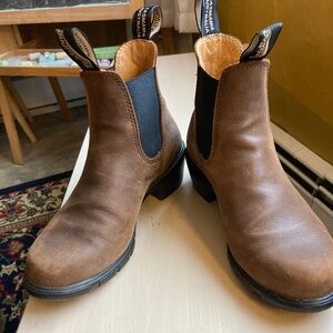 Blundstone heel antique brown boots 8